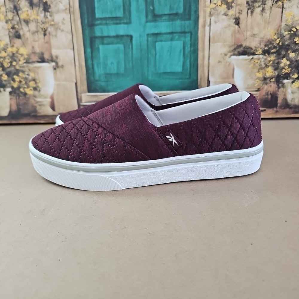 Reebok Katura‎ Slip On Casual Sneaker Trainer Shoes Woman's Size 7.5 FZ0476